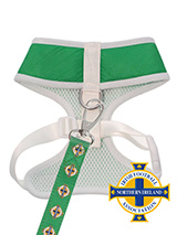 Northern Ireland Football Team Harness & Lead Set - Step out in style and support with the Official Northern Ireland Retro 
Dog Harness and Lead Set. This set not only offers ultimate comfort 
and safety but also showcases team pride with the Northern Ireland 
team crest prominently displayed on the chest harness and along the 
length of the lead...