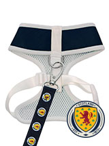 Scotland Football Team Harness & Lead Set - Our Official Scotland Retro Harness & Lead Set provides the ultimate in 
comfort and safety. It features a breathable material for maximum air 
circulation that helps prevent your dog overheating and is held in place 
by a secure clip-in action. The soft padded breathable side covers the 
dogs c...