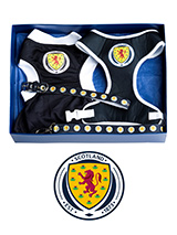 Scotland Football Team Gift Box Set - Treat yourself or someone special with this fantastic gift box set. It 
comprises of a Personalised Scotland Retro Football Shirt based on the 
iconic 1967 shirt worn by Baxter, Law, Bremner and the rest of the team 
when they defeated the then world champions England 3-2 at Wembley. A 
collar &...